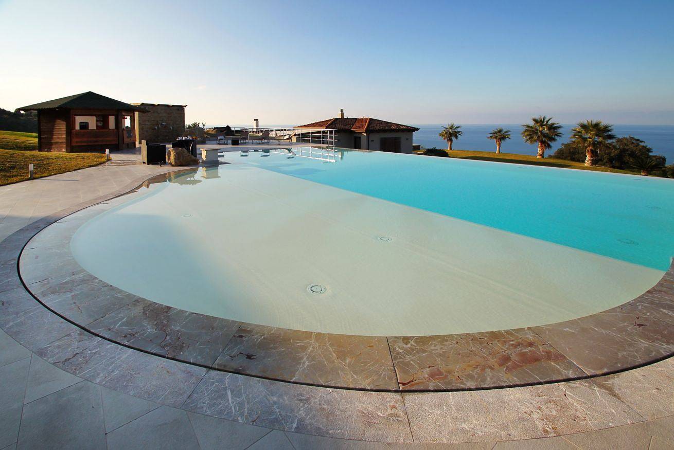 Apartamento inteiro, Villa Cyn – Pool, Billiards, Piano & Mini Golf in Santo Stefano di Camastra, Messina (província)