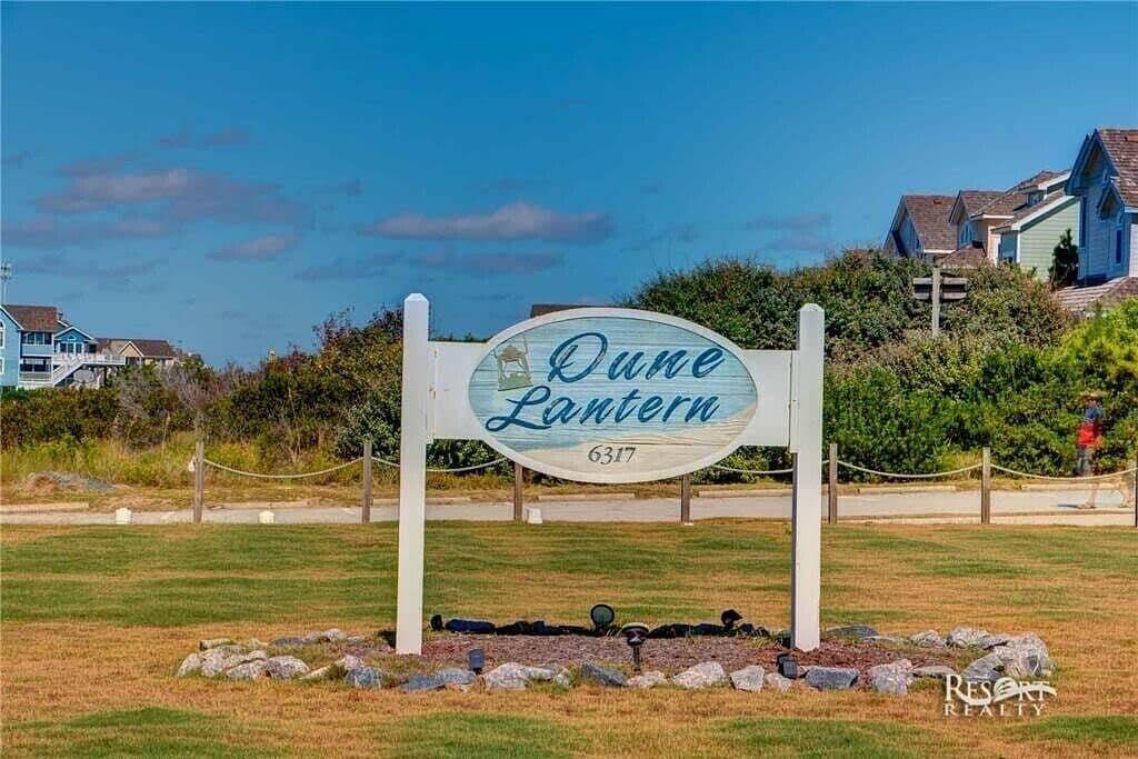 Ganze Wohnung, First Floor, directly on the Ocean & Well Stocked Condo! Listen to Waves Crash! in Nags Head, Dare County