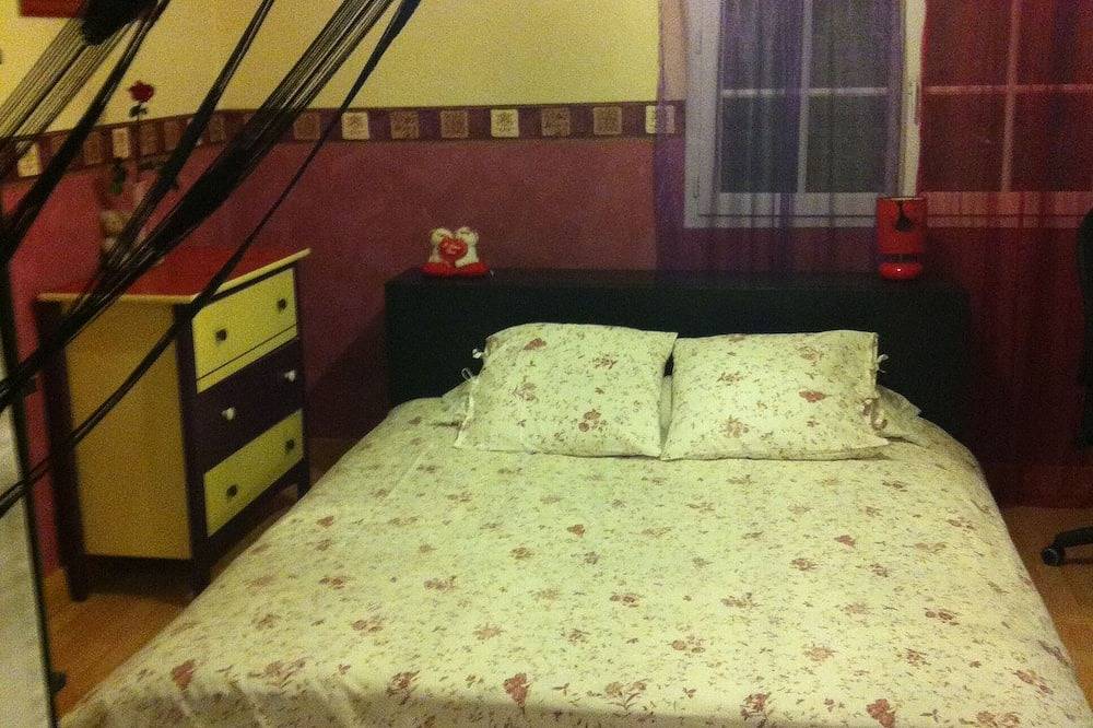 Appartement entier, Appartement en haut de villa avec terrasse et terrain pour animaux, 5 personnes in Marignane, Côte méditerranéenne (France)