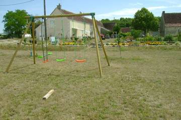 Gîte pour 6 personnes, avec piscine ainsi que terrasse et jardin à Chédigny