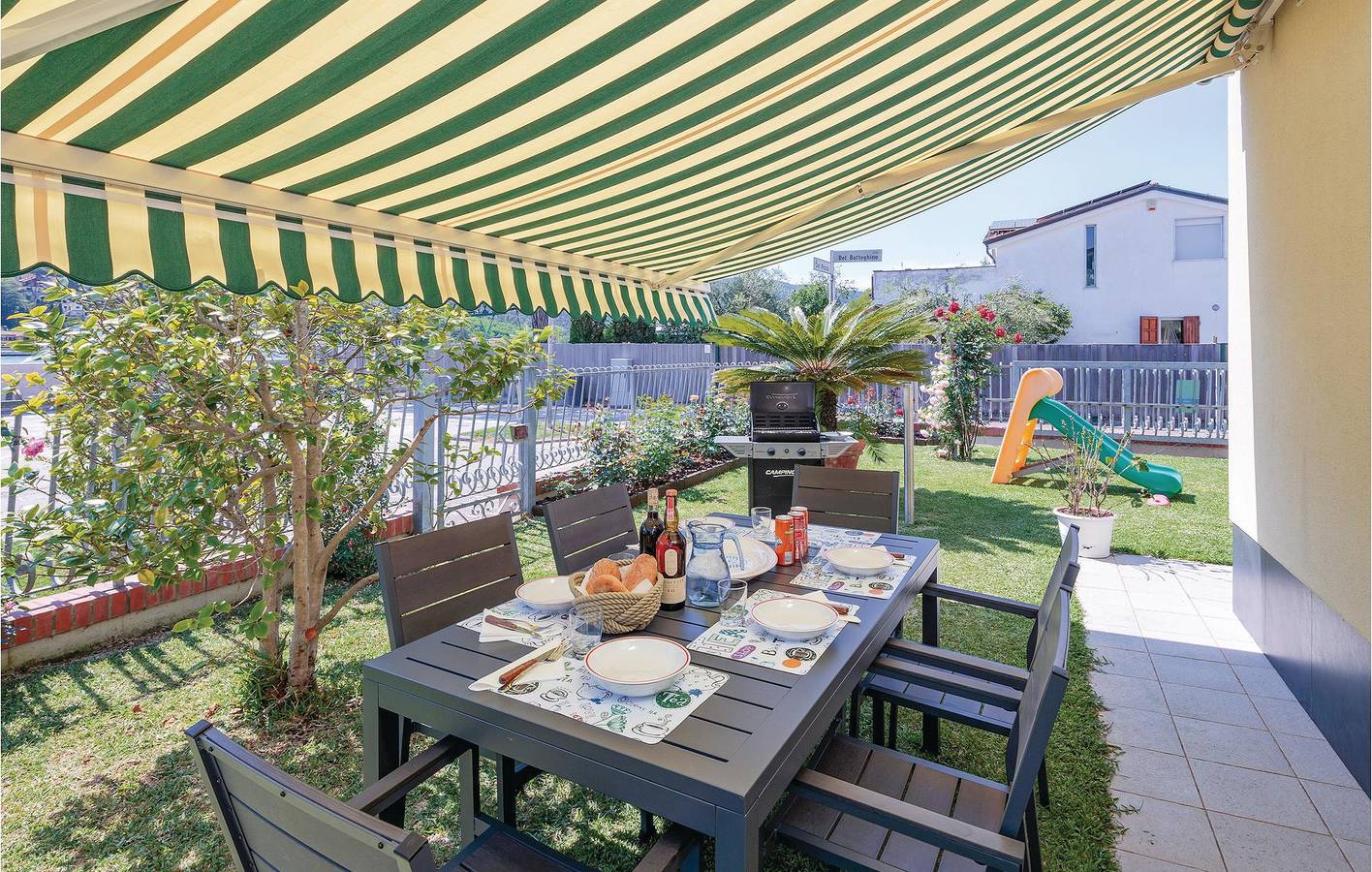 Appartamento di 90mq con aria condizionata, parcheggio, terrazza e WiFi, a 2km dalla spiaggia di Punta Bianca in Fiumaretta di Ameglia, Comune di Ameglia