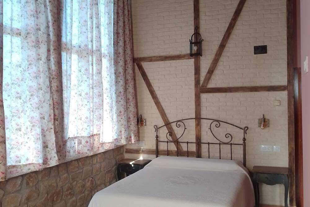 Rural House for Large Groups in Sierra de Gata, Cáceres, Extremadura in Cadalso, Sierra de Gata