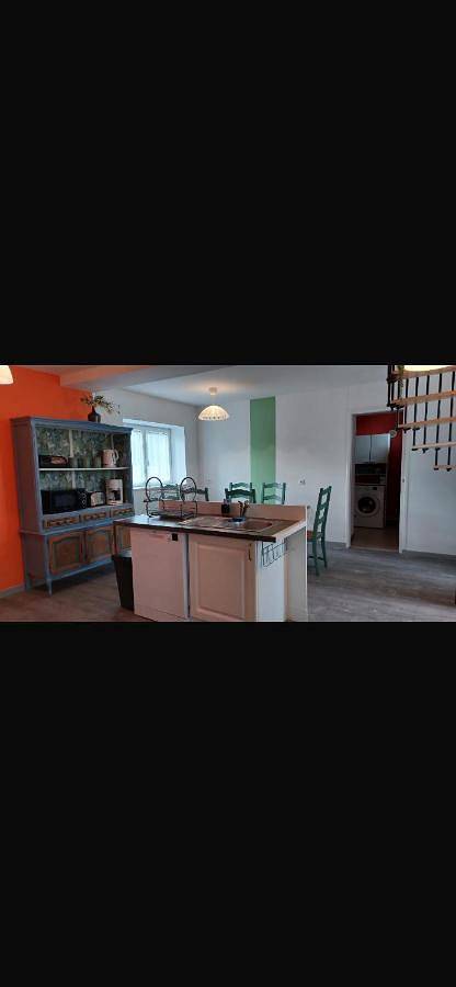 Three-Bedroom House in Moutiers-en-Puisaye, Région d'Auxerre