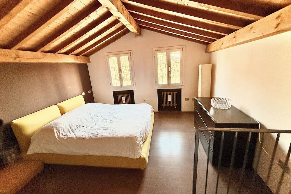 Apartamento entero, Elegant Turret in the Center in Faenza, Provincia de Ravenna