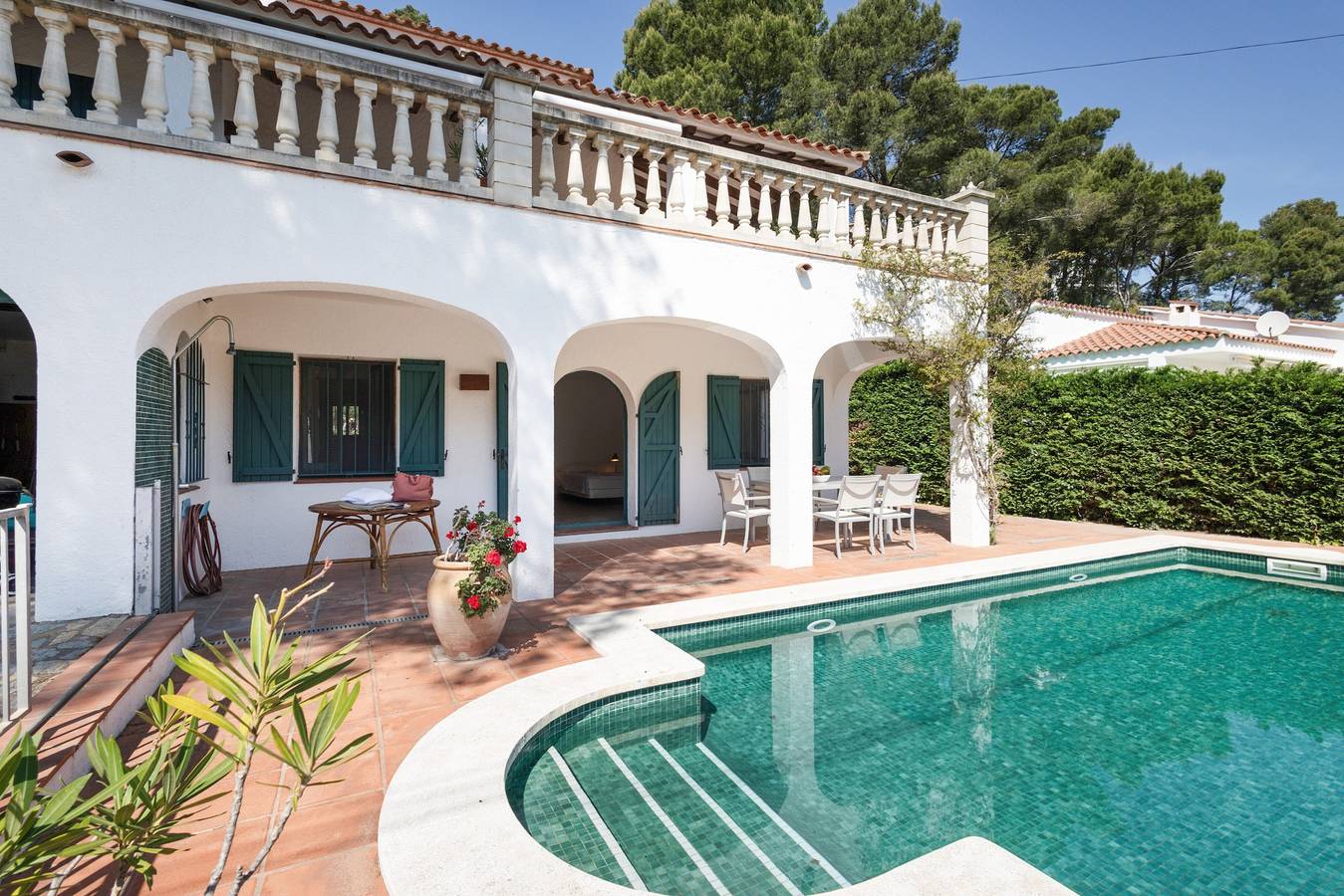 Villa mit Pool, nur 700 Meter vom Strand entfernt. in Pals, Costa Brava