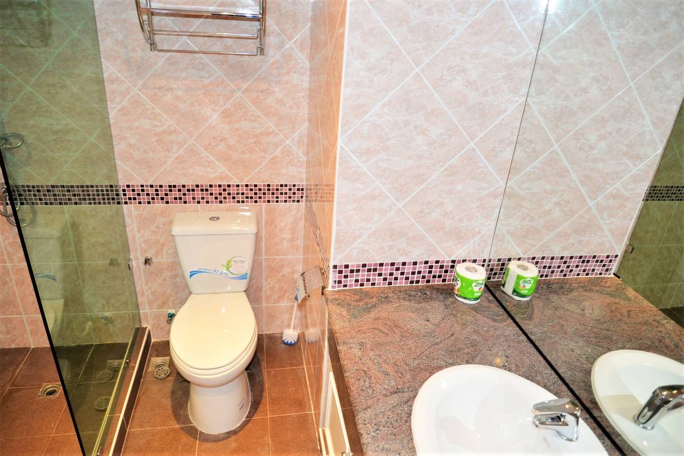 Apartamento vacacional entero, 1-Bed Beachfront Condo at Jomtien Beach - Sleeps 2 in Pattaya, Provincia de Chon Buri