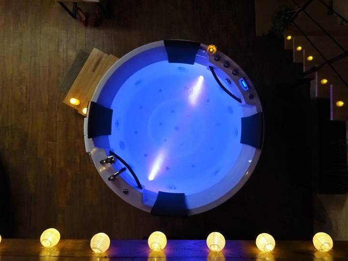 Location de vacances pour 2 personnes, avec Jacuzzi ainsi que Terrasse et Vue à Manthelan - 3