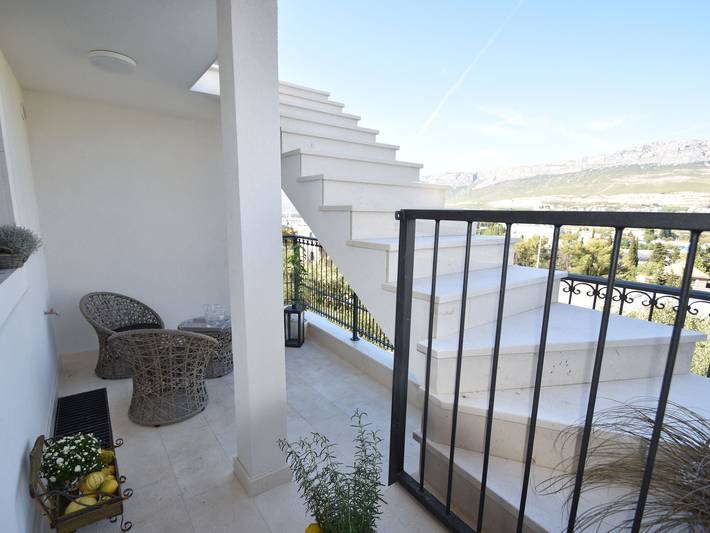 Ferienwohnung für 4 Personen, mit Terrasse und Pool in Split - 3