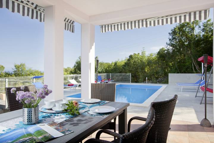 Villa Mirta * private pool, terrace with sea view, free WiFi, 1 km to the sea in Raša, Eastcoast Istria