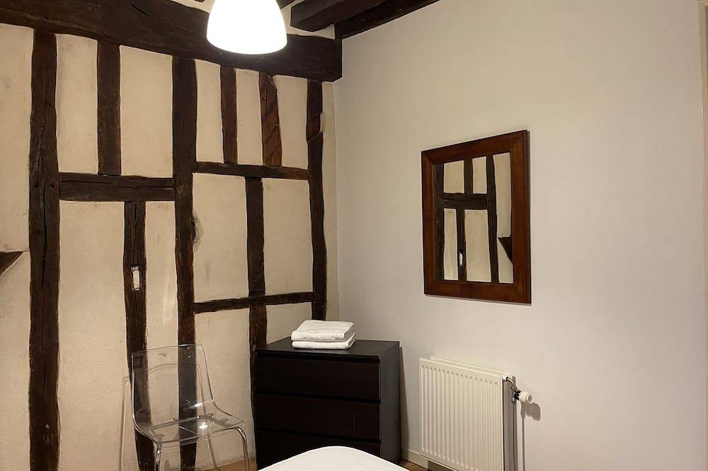 Apartamento entero, Le Coche d'Eau-Apartamento-Moderno-Baño en la habitacion-Vista a la Ciudad in Auxerre, Auxerre region