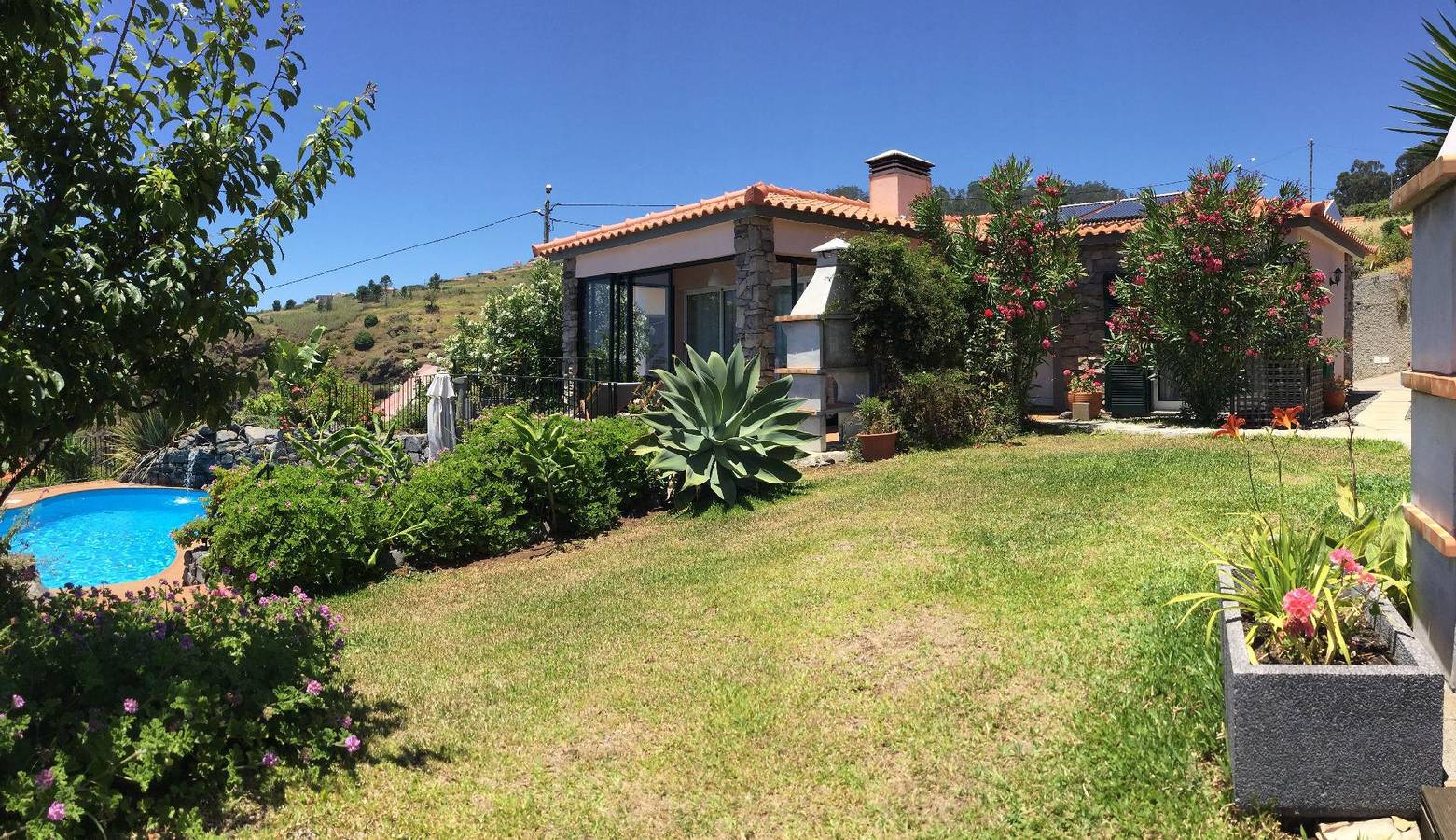 Apartamento con terraza junto a la piscina cerca de Coast & City in Estreito Da Calheta, Isla De Madeira