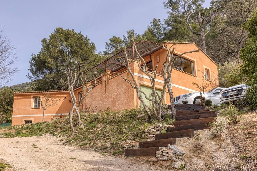 La Maison du Chapelier  in Fontaine-de-Vaucluse, Vaucluse