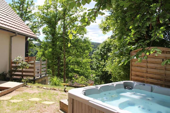 Gîte pour 6 personnes, avec jardin et jacuzzi à Colroy-la-Roche
