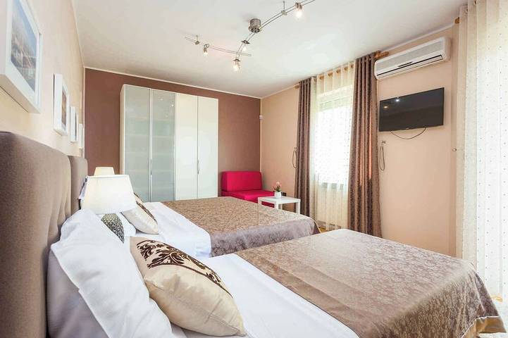 Villa with swimming pool, barbecue terrace and billiards in Pula-Medulin, Pula