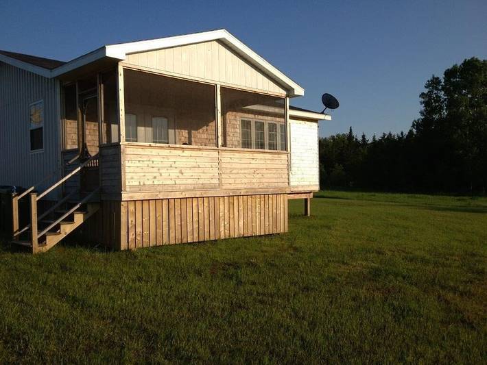 Cottage for 4 people, with hot tub and terrace as well as garden in Prince Edward Island