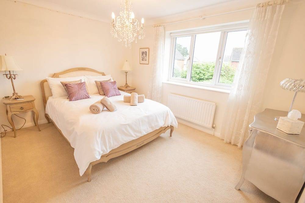 House on Friars Cliff that sleeps 10 guests in 5 bedrooms in Christchurch, Dorset