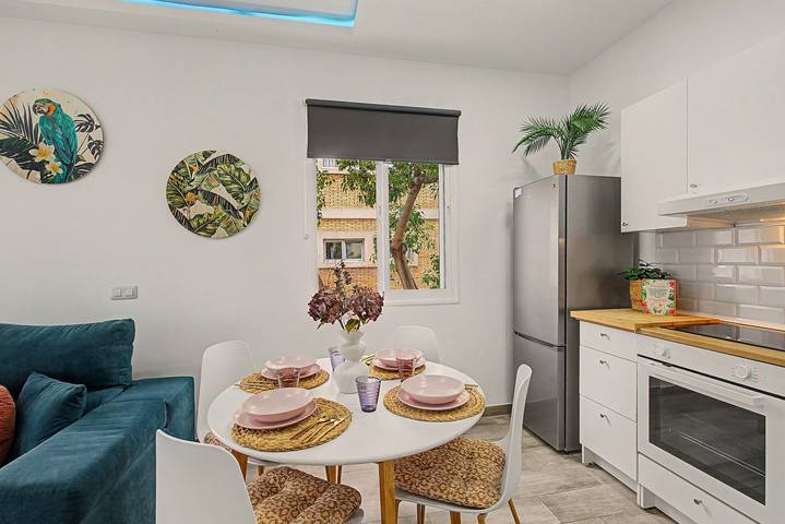Apartamento inteiro, Apartamento de férias 'La Belle Home' com terraço privado, jardim privado e Wi-Fi in Las Alcaravaneras, Las Palmas (Espanha)