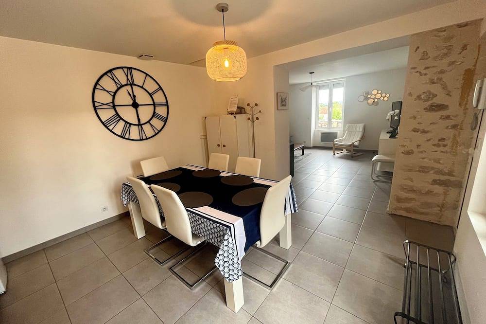 Entire apartment, Spacieux Appartement 2 Chambres en Plein Centre Ville de Maisse in Maisse, Parc naturel régional du Gâtinais français
