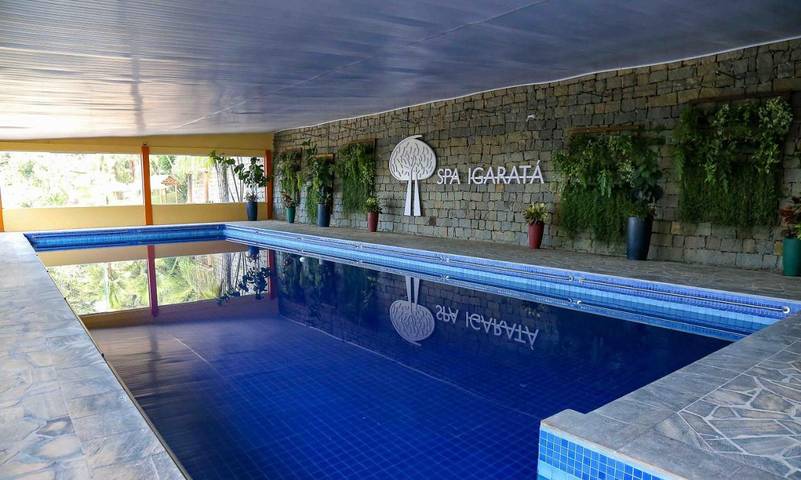 Pousadas para 3 pessoas, com sauna e jardim e ainda piscina em Igaratá