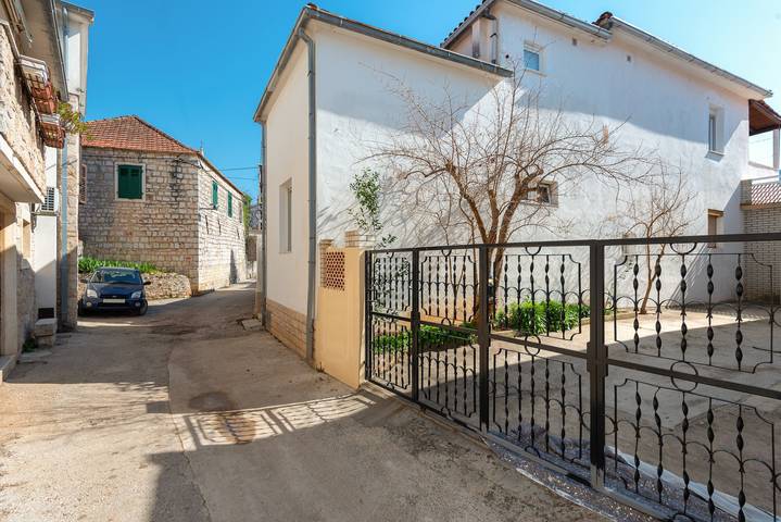 Appartement entier, Garçonniere avec le balcon Jelsa, Hvar As-11319-b in Jelsa, Hvar