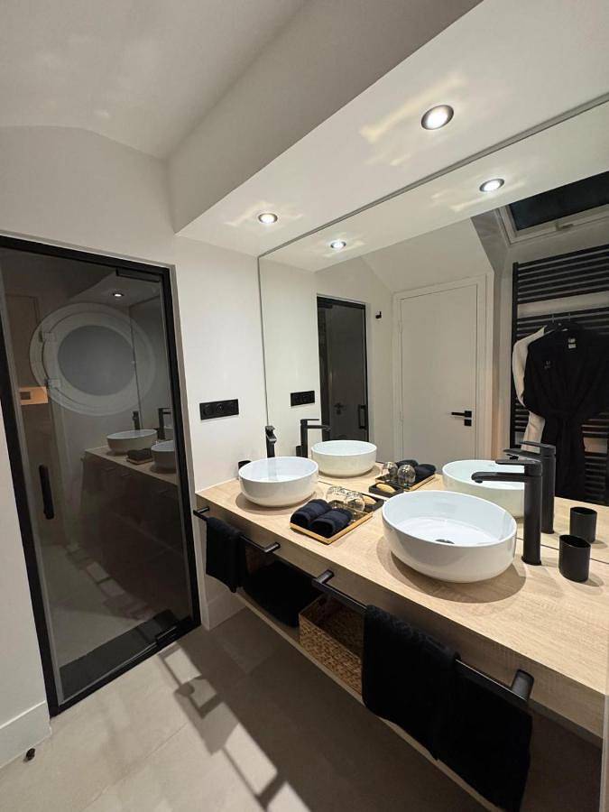 Maison d’hôte pour 2 personnes, avec vue ainsi que piscine et terrasse, animaux acceptés dans Quartier Bompard - 3