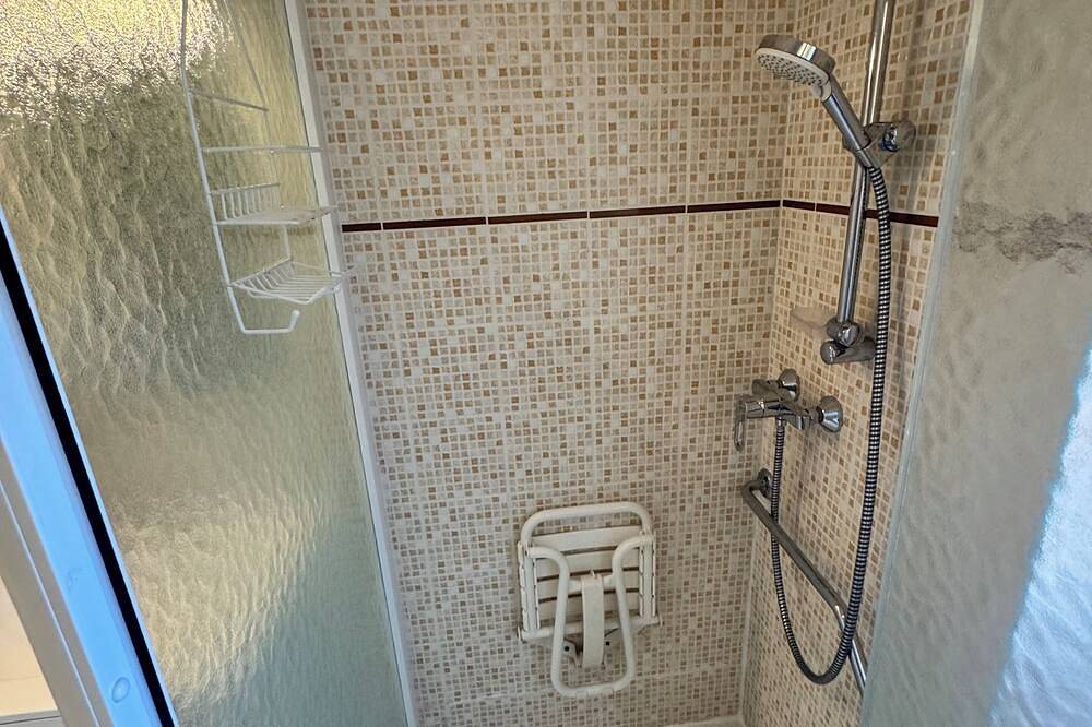 Maison 85 M2, véranda, à 20 min de Toulouse. Accès direct Canal du midi en vélo in Castelnau-d'Estrétefonds, Haute-Garonne