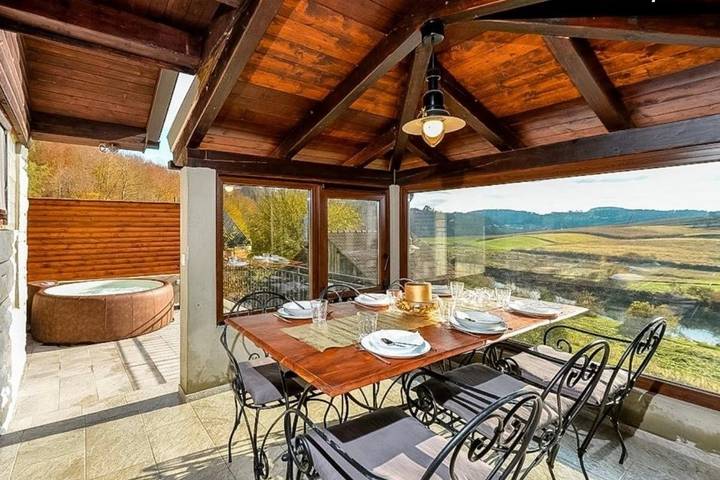 Dom dla 6 osób, z Balkon/ taras i Basen w Karlovac
