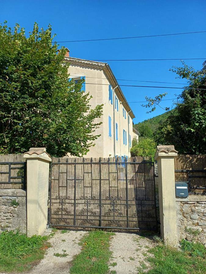 Gîte pour 7 personnes, avec jardin ainsi que piscine et vue, animaux acceptés à Gagnières - 4