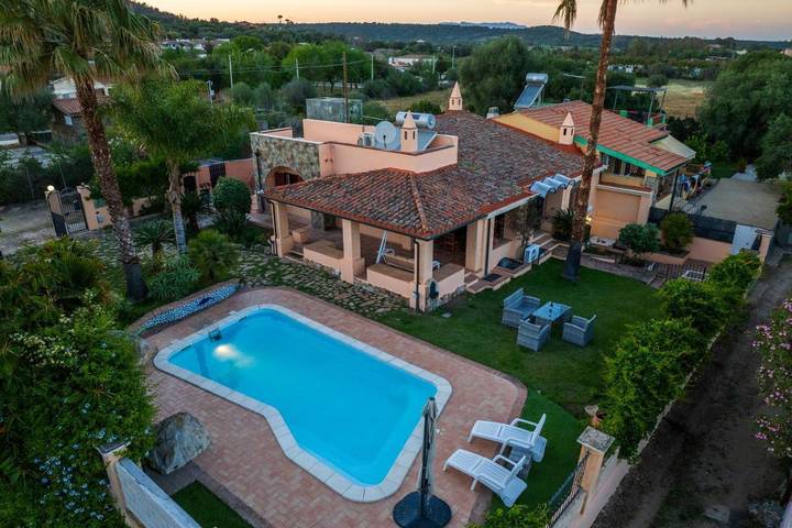 Ferienhaus für 6 Personen, mit Terrasse und Garten sowie Pool