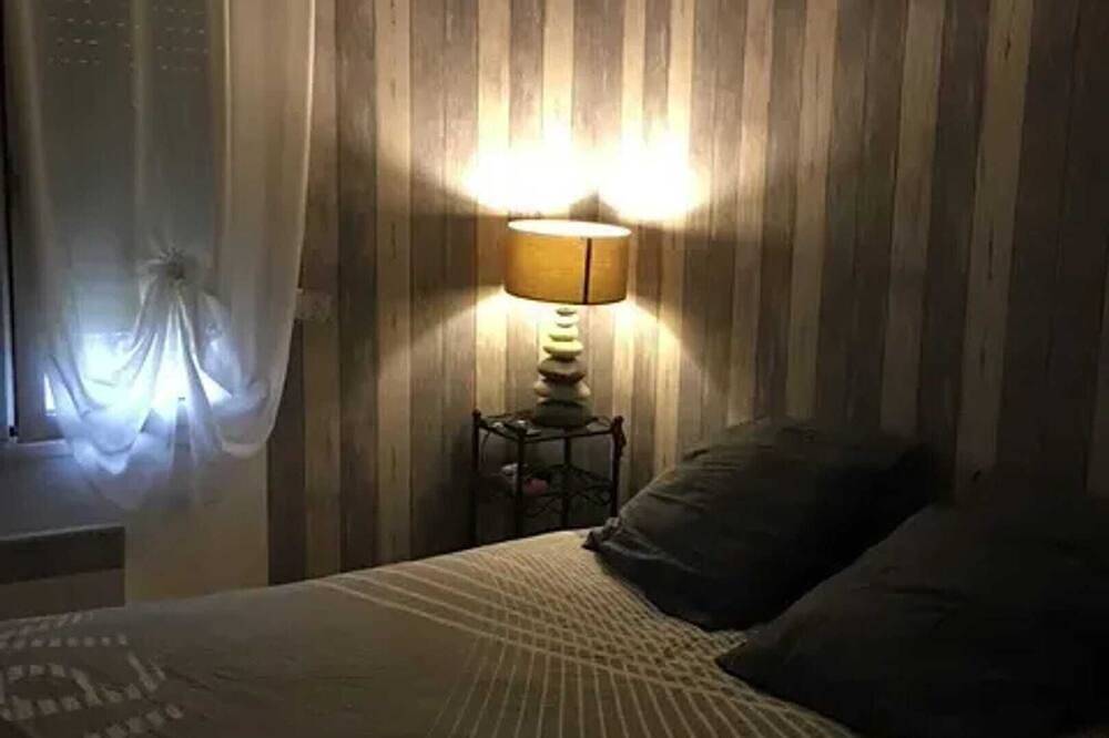 Homerez - Spacious Villa in Claira with Private Pool in Claira, Côte d'Améthyste