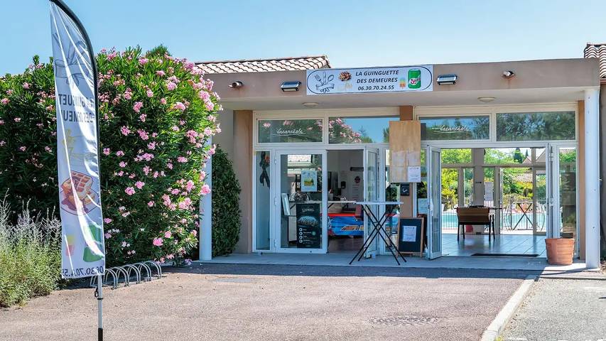 Location de vacances pour 7 personnes, avec piscine, animaux acceptés à Aubignan