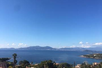 Location de vacances pour 8 personnes, avec terrasse et jardin dans Portigliolo