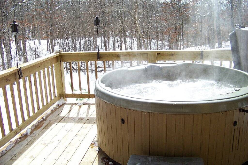 Ellens Log Cabin mit Whirlpool. Wenige Minuten von der Oberen Meramec River in Crawford County (MO)