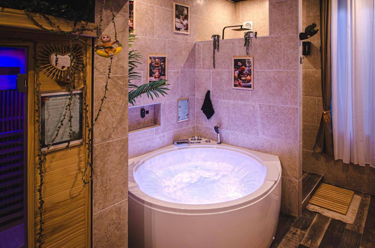 Appartement entier, Suite Jungle Spa - Sauna & Balnéo in Château-Thierry, Aisne