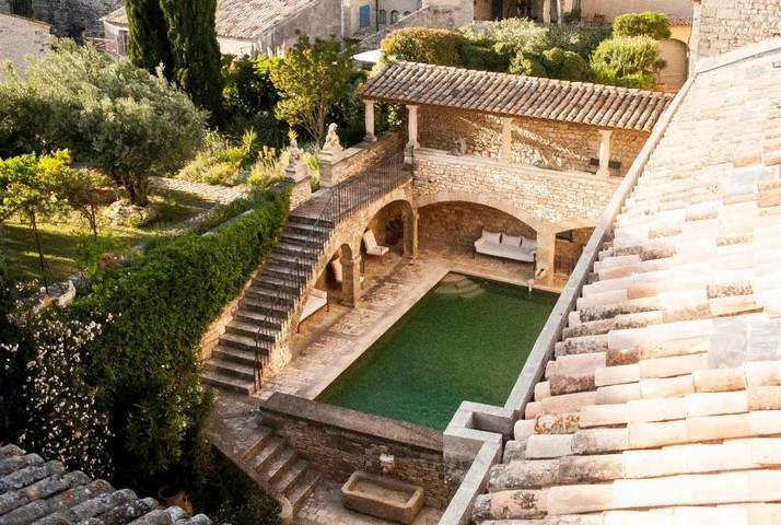 Gîte pour 4 personnes, avec terrasse ainsi que piscine et jardin à Saint-Maximin (Nimes)
