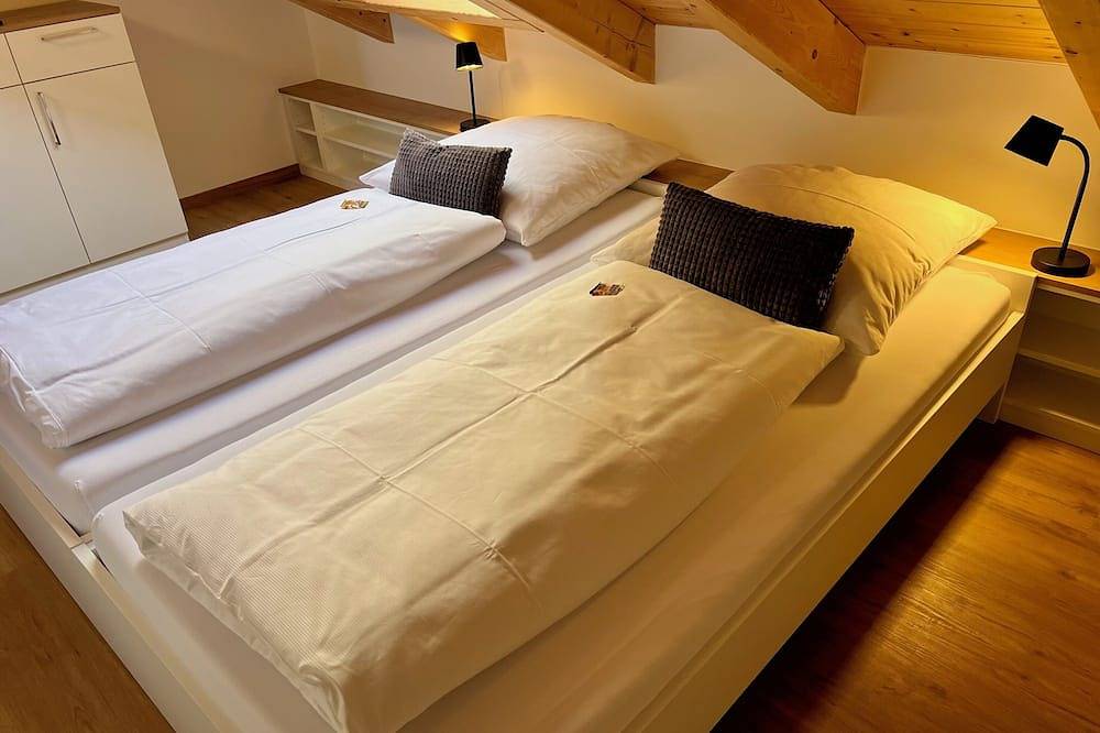 Ganze Wohnung, Exklusive Dachgeschosswohnung (80qm)mit zwei Schlafzimmern in Sinzing, Ostbayern