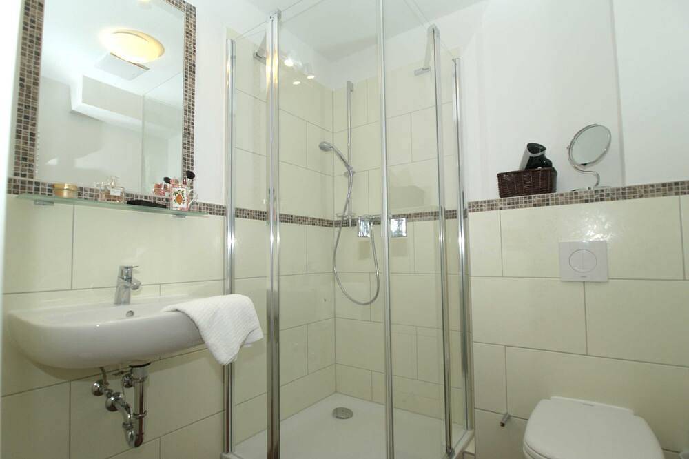 Exklusive Ferienwohnung mit Indoor-Pool, Sauna und großzügiger Terrasse in Kühlungsborn, Mecklenburgische Ostseeküste