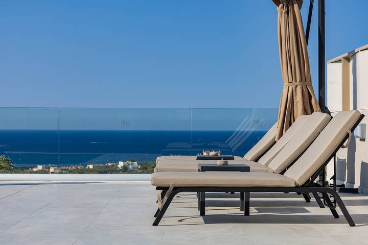 Villa for 10 people, with balcony/terrace and hot tub as well as pool - 1