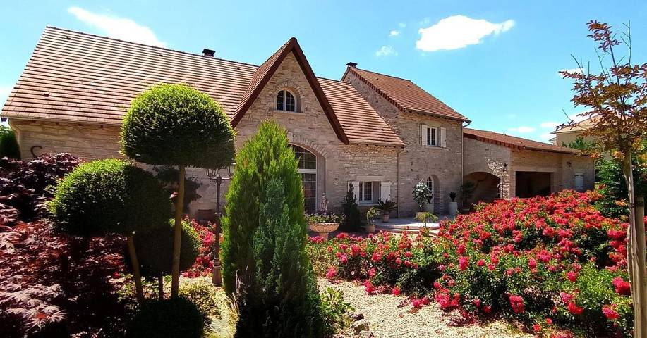 Gîte pour 2 personnes, avec jardin ainsi que vue et terrasse dans Serbannes
