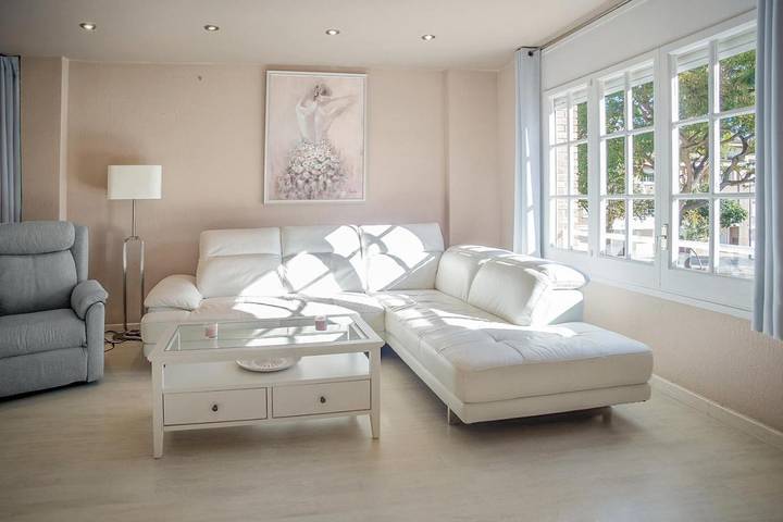 Apartamento para 6 personas, con Balcón y Jacuzzi además de Terraza y Jardín en Viladecans