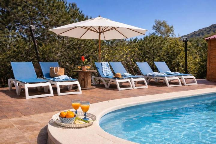 Casa rural para 6 personas, con Terraza y Jardín además de Piscina y Vistas en Casabermeja