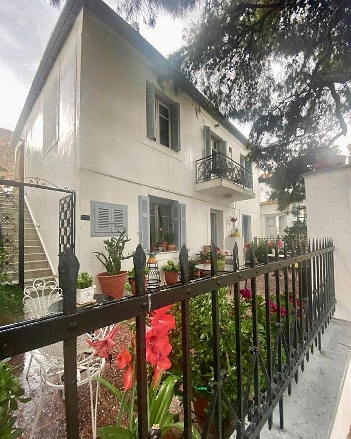 Maison d’hôte pour 2 personnes, avec vue et terrasse, animaux acceptés à Hydra