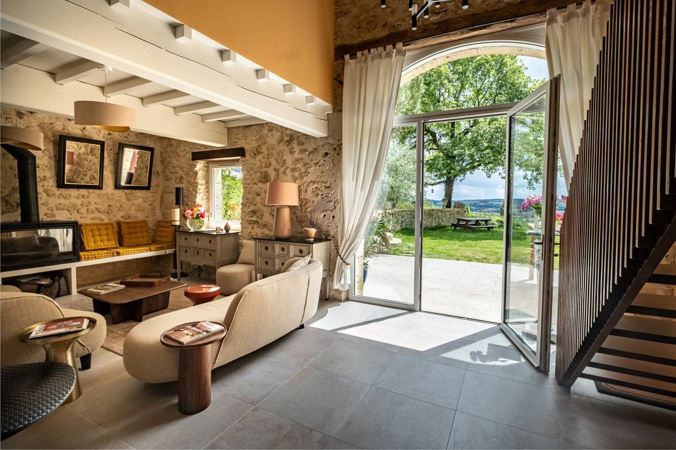 Superbe gîte 4* avec vue exceptionnelle et piscine in Marsolan, Gers