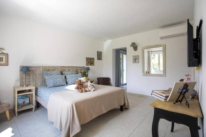 Gîte pour 2 personnes, avec terrasse à Saint-Cézaire-sur-Siagne - 2