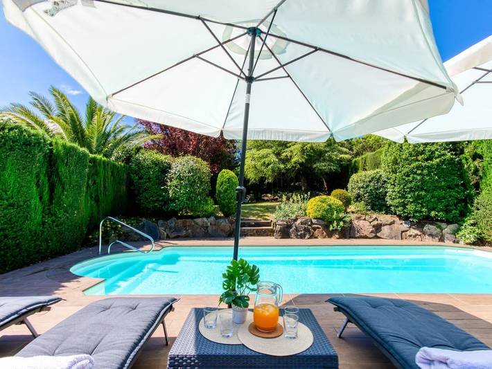 Location de vacances pour 6 personnes, avec Balcon ainsi que Jardin et Piscine à Navata - 3