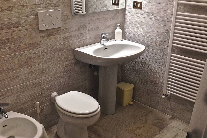 Ganze Wohnung, In an olive grove with beautiful sea view, with swimming pool in Varigotti, Finale Ligure Gemeinde