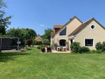 Cottage pour 2 personnes, avec piscine ainsi que vue et jardin à Yvré-l'Évêque