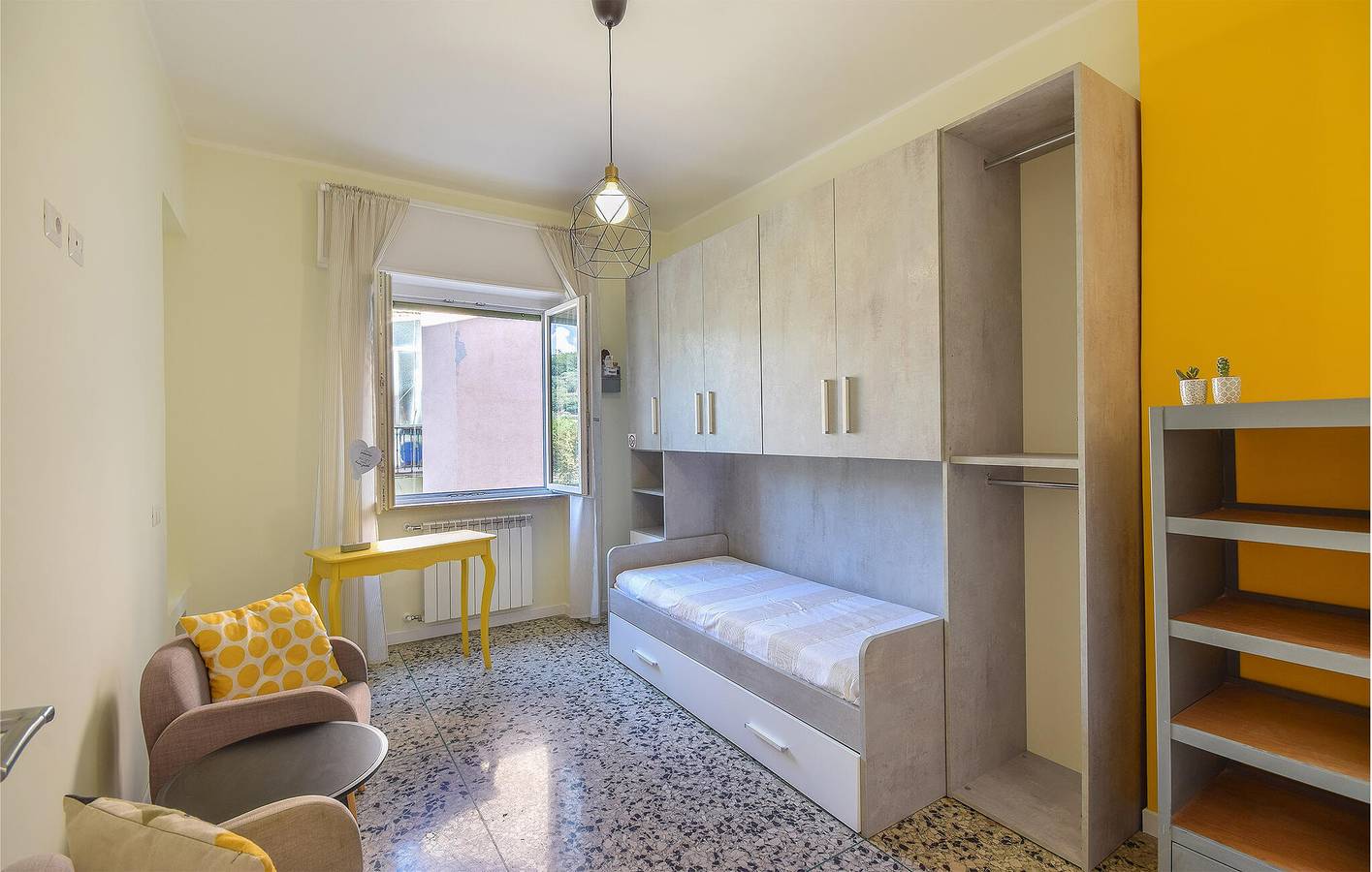 Apartamento vacacional entero, Acogedor apartamento con terraza, aparcamiento y WiFi a 1,5 km de Bagni Nilo in Savona (City), Savona