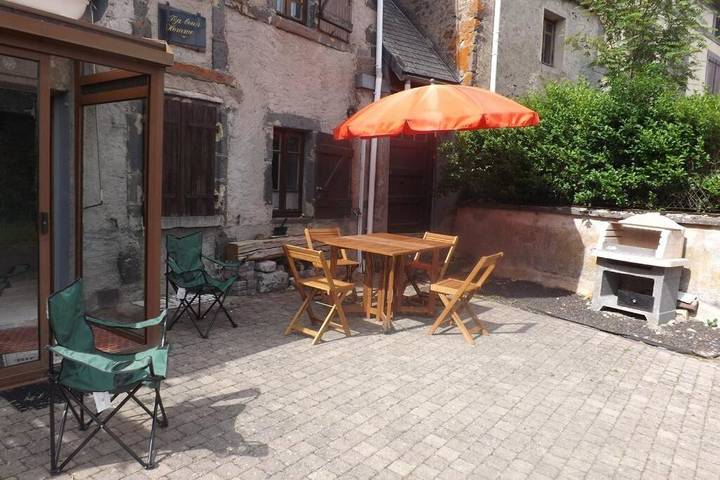 Gîte pour 6 personnes, avec terrasse et vue à Le Vernet-Sainte-Marguerite