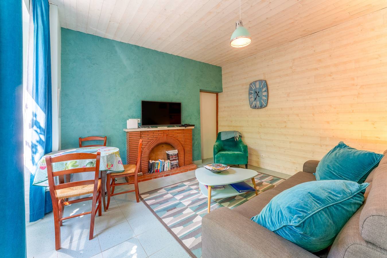 Ganze Wohnung, Ferienwohnung 'Côté Vigne' mit Gemeinschaftspool, privater Terrasse und Wi-Fi in Rasteau, Vaucluse